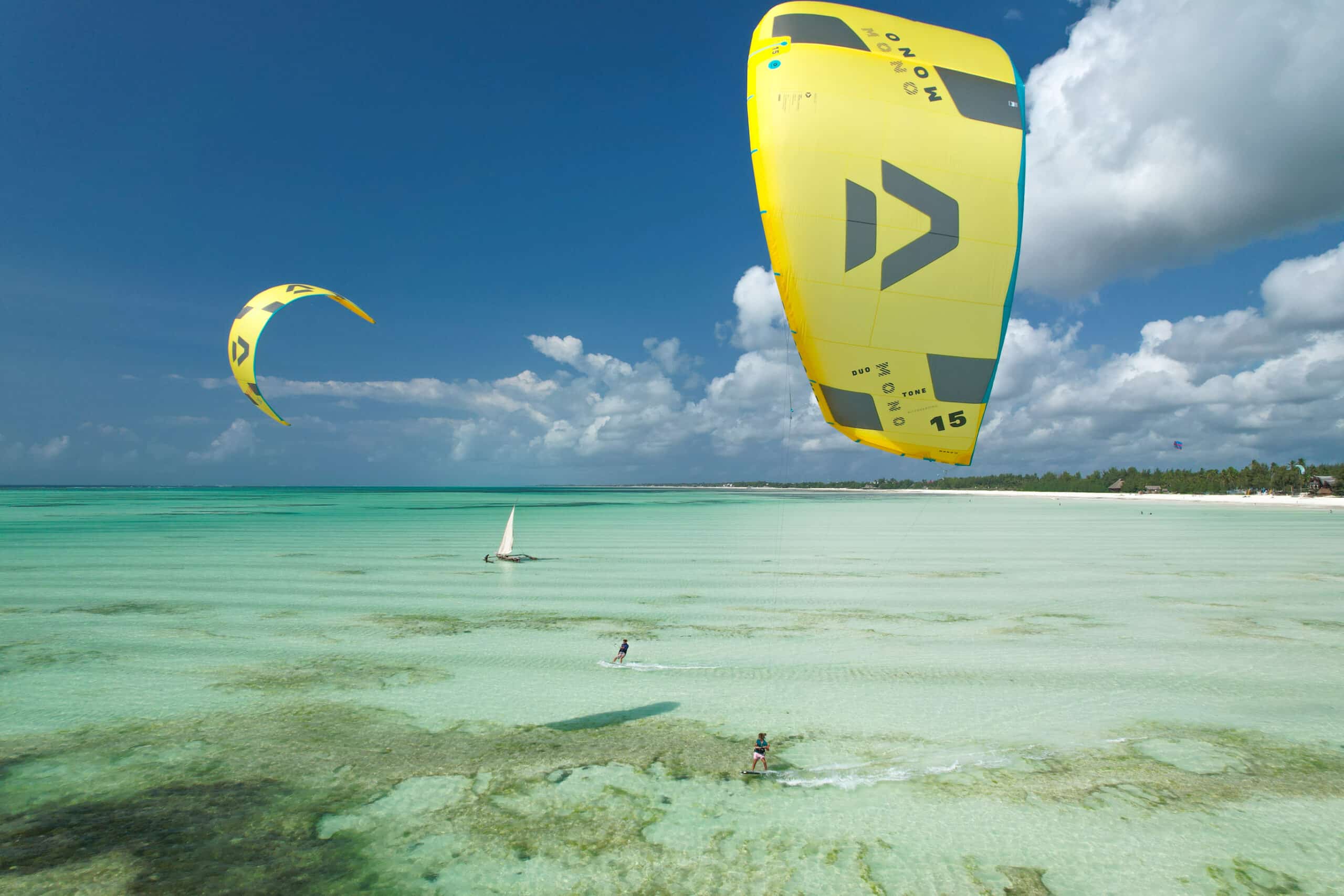 Mieten Sie Kitesurf-Ausrüstung Kitesurfing Vermietungen Paje Strand Sansibar Island.