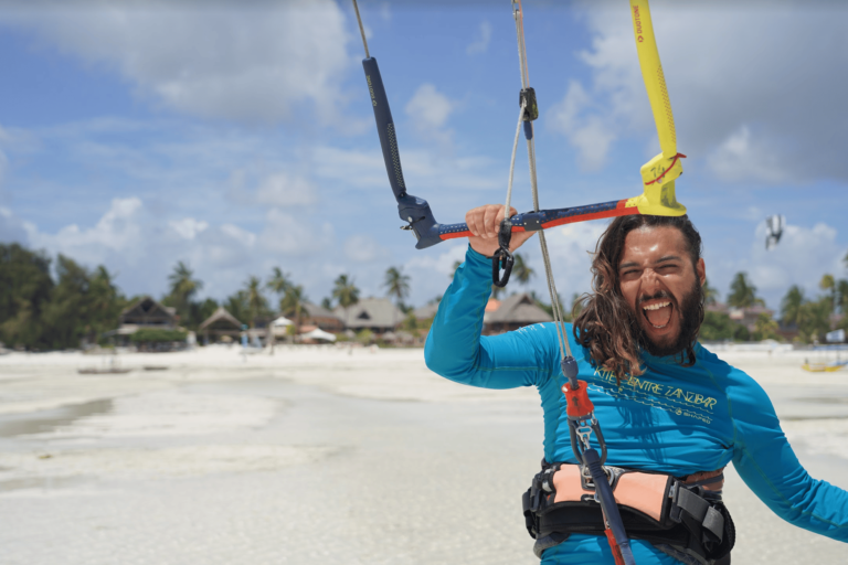 Kitesurf school - kitesurf teacher - zanzibar smile on Paje Beach